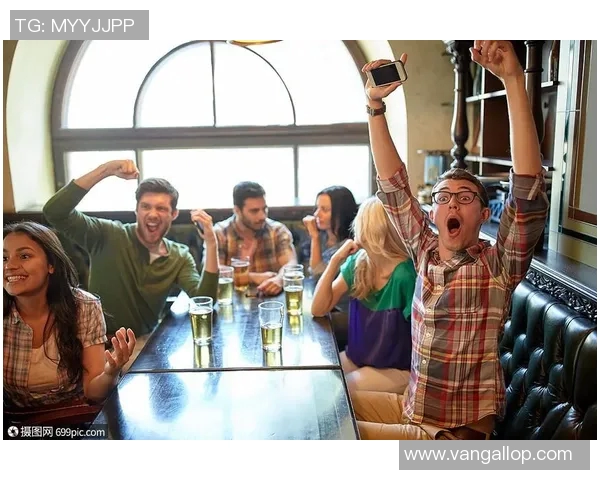 当足球明星走进酒吧的那一刻球场之外的精彩与疯狂