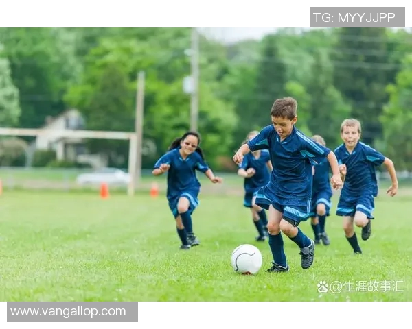 小孩心中的足球偶像是谁让他们在绿茵场上尽情挥洒激情与梦想