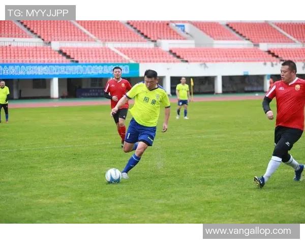 提升足球运动员身体素质的对抗训练方法与技巧探讨